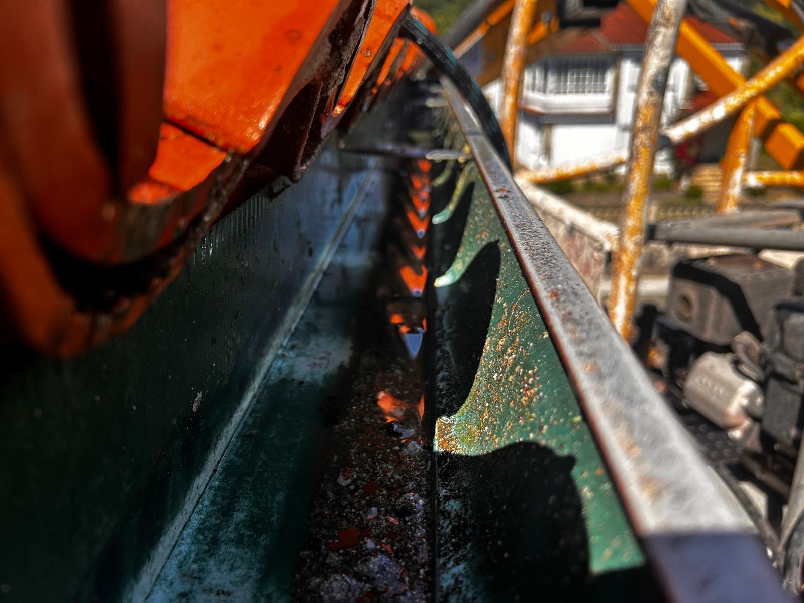 Limpieza de canalón con máquina